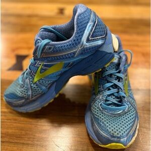 Brooks GTS “Seventeen” running shoes size 8.5 in GUC